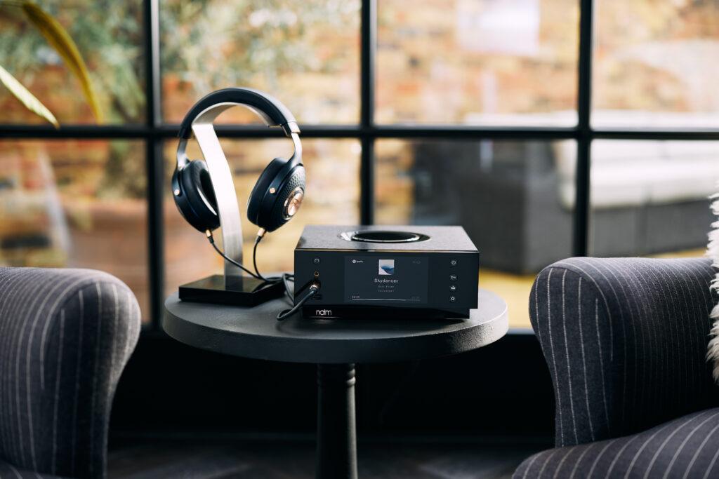 Naim announces the latest addition to their Uniti Atom line, a model optimized for usage with headphones. 6486aa10 naim audio lifestyle00088 hook celestee