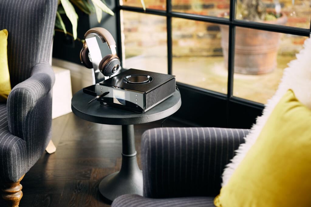 Naim announces the latest addition to their Uniti Atom line, a model optimized for usage with headphones. 9e5d425d naim audio lifestyle00080 clear mg