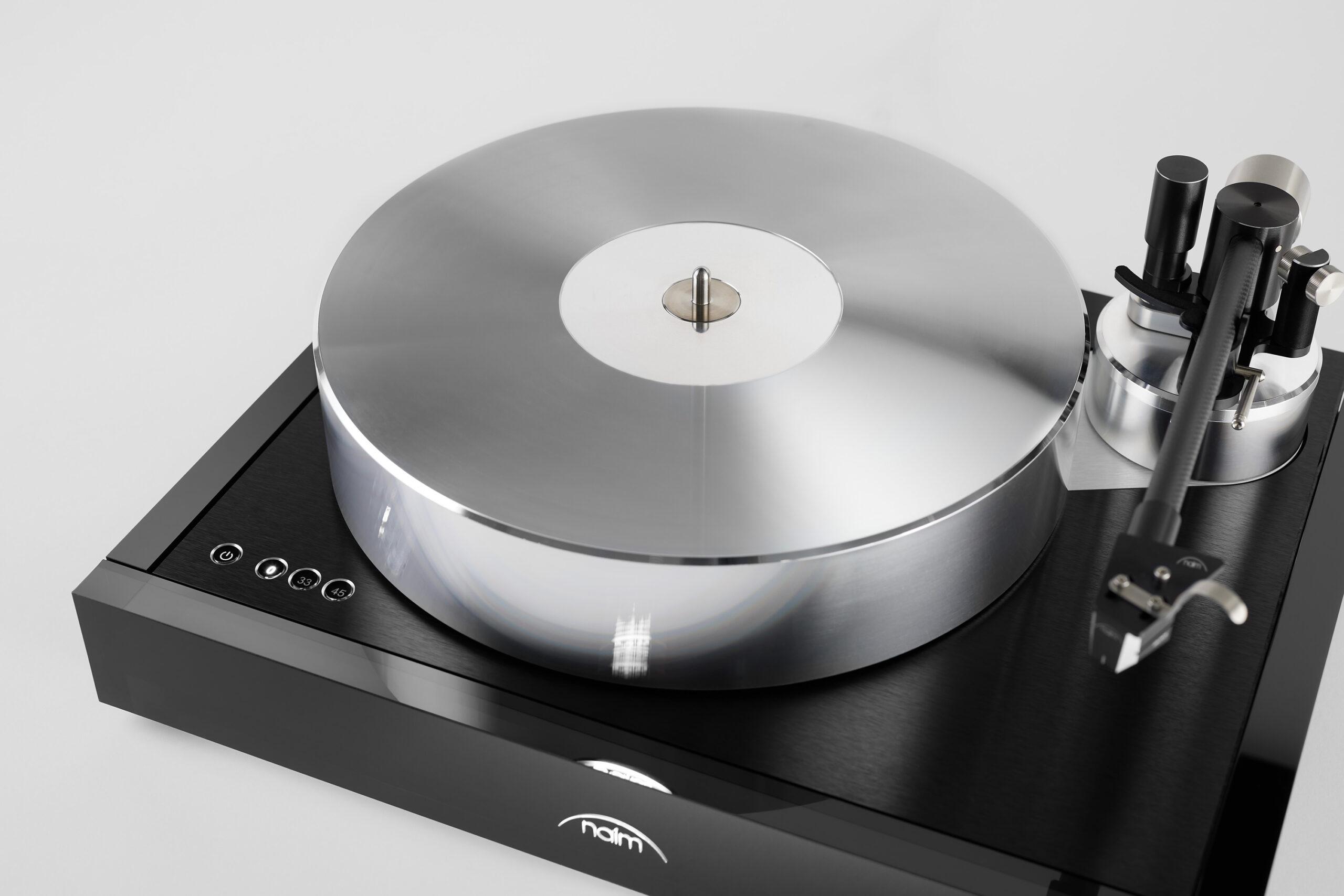Vinyl-lovers can now finally enjoy the full Naim Audio experience with the launch of Solstice, the first turntable in the British brand’s almost 50-year history. phono cartridges 3075ce6b solstice special edition packshot 08 scaled