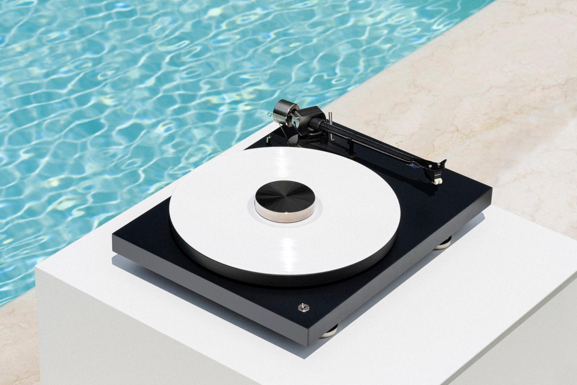 You won't mistake this turntable for any other! f6e2786d debut prorainier lifestyle 13