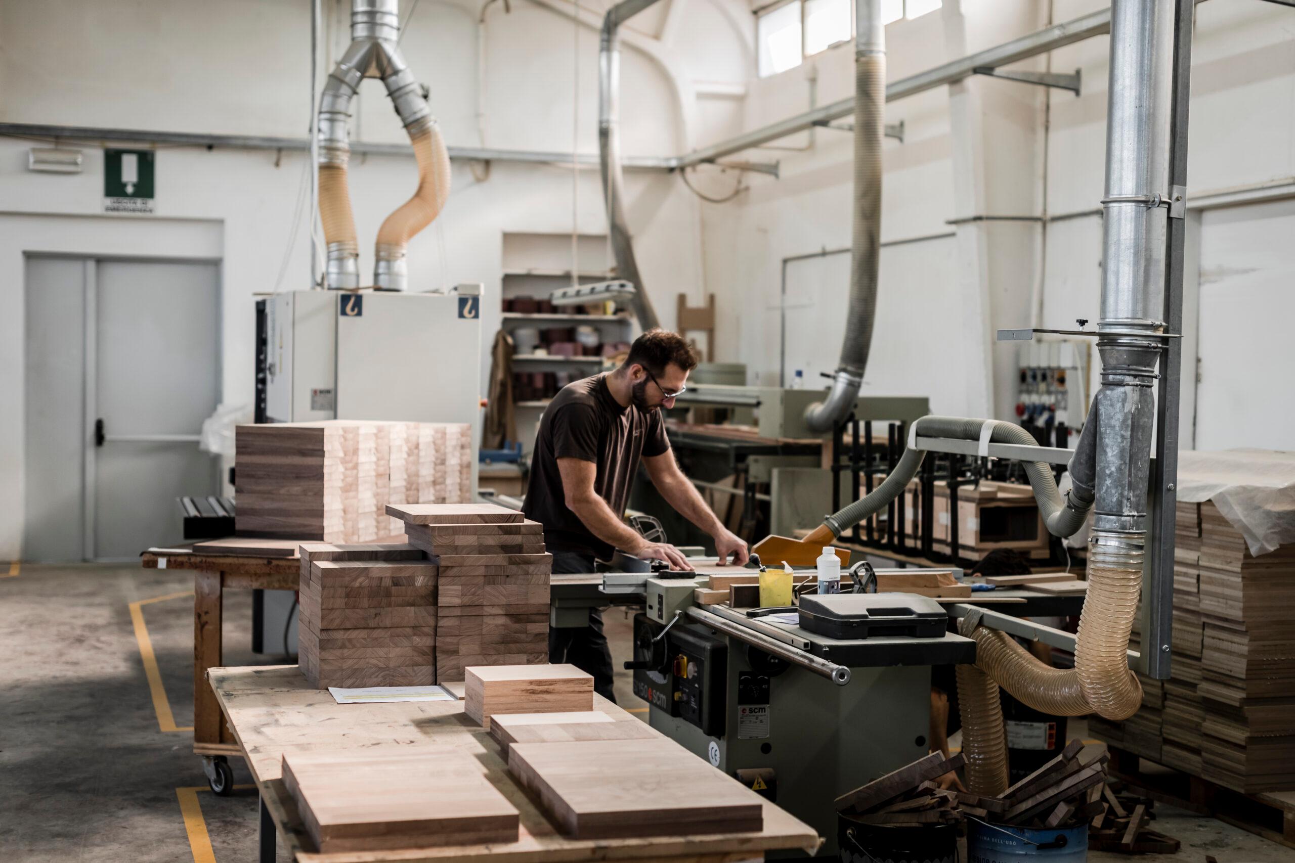Sonus Faber responds to increased demand by acquiring its longtime partner De Santi Woodworking. 4bb3f02e sonus faber woodworking13 scaled