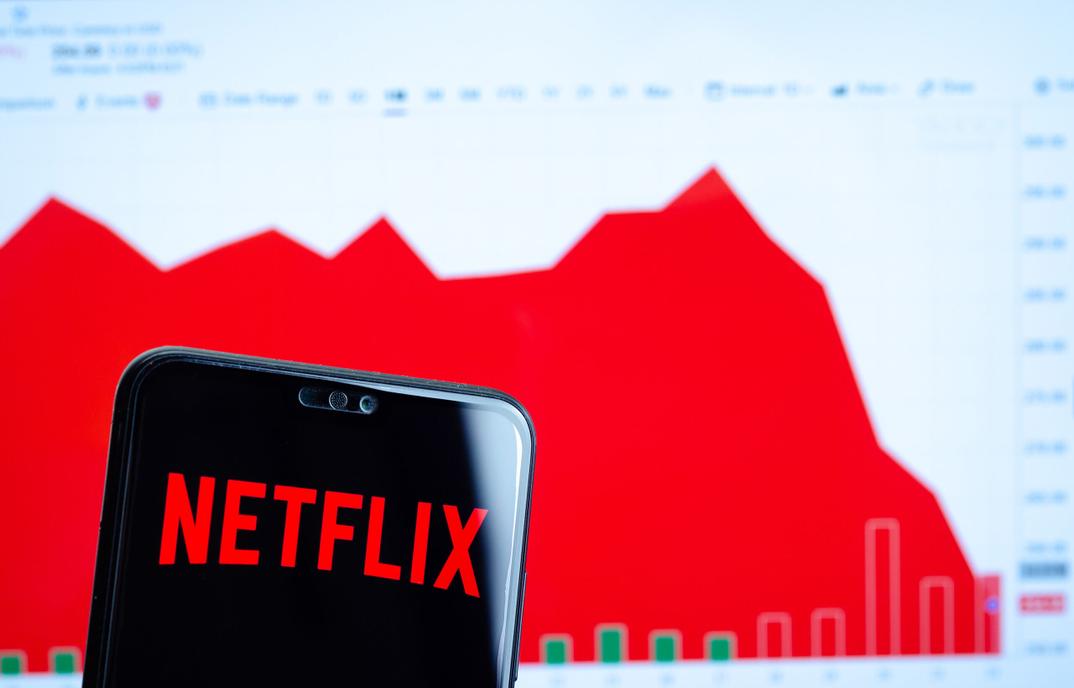 Netflix Loses Subscribers First Time in Ten Years HomeTheaterReview