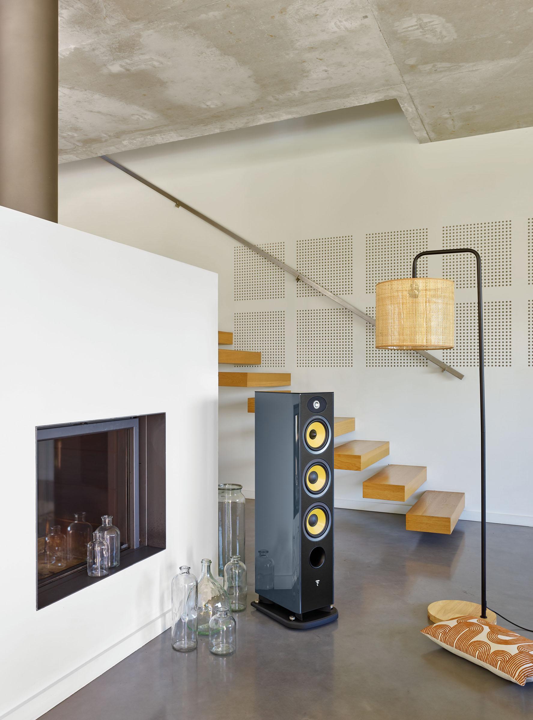 Focal and Naim present a complete, cohesive Hi-Fi featuring Aria K2 926 speakers & the Uniti Star in Ash Grey fd91fe5a aria926 k2 06