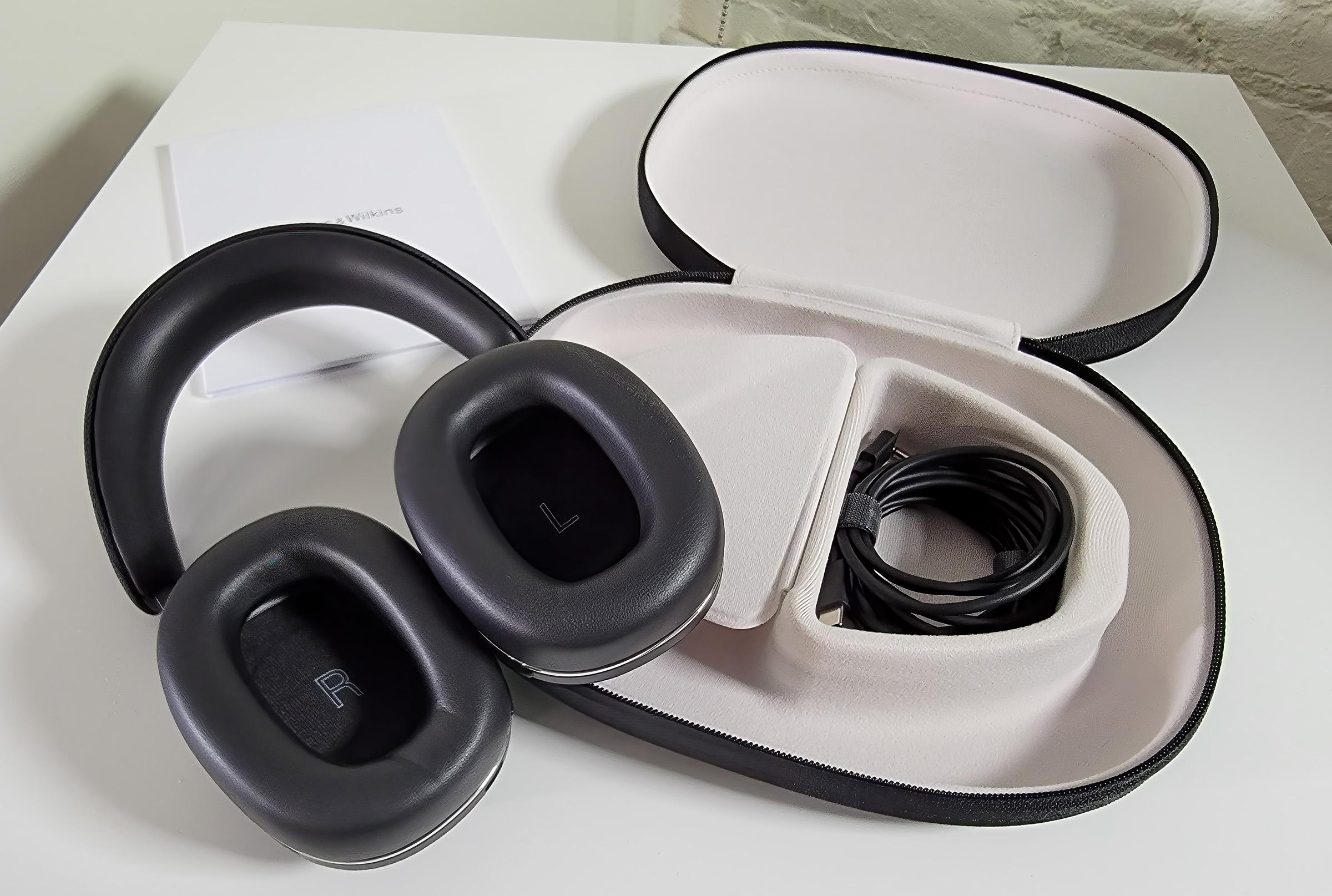 True luxury and high performance define these exceptional headphones f90002a3 bowers wilkins px7 s2 inside earcups