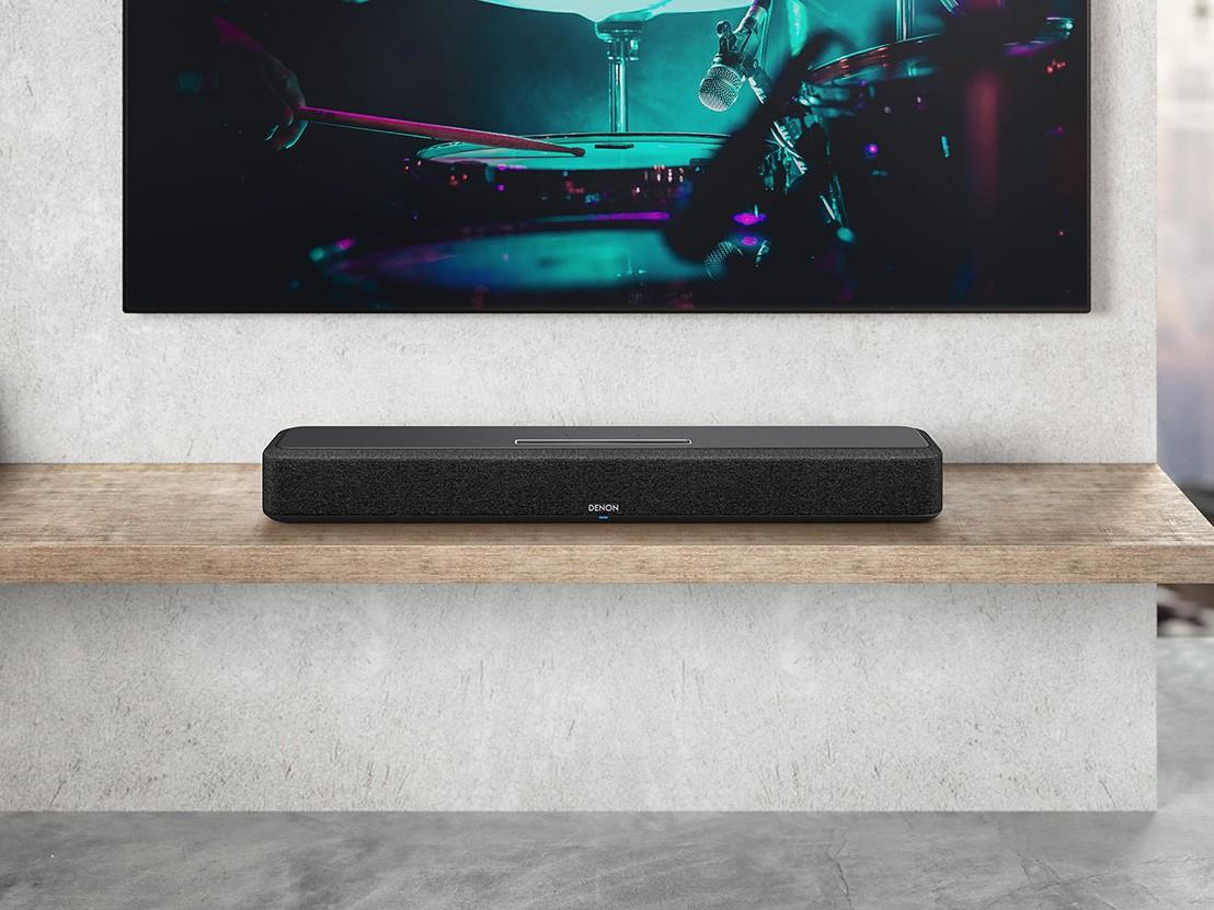 The Denon Home Sound Bar 550 packs a lot of features into its compact chassis, but how does it stand up to the competition? 4e2d7d78 denon home sound bar 550 denonhomesb550 lifestyle 4 edit