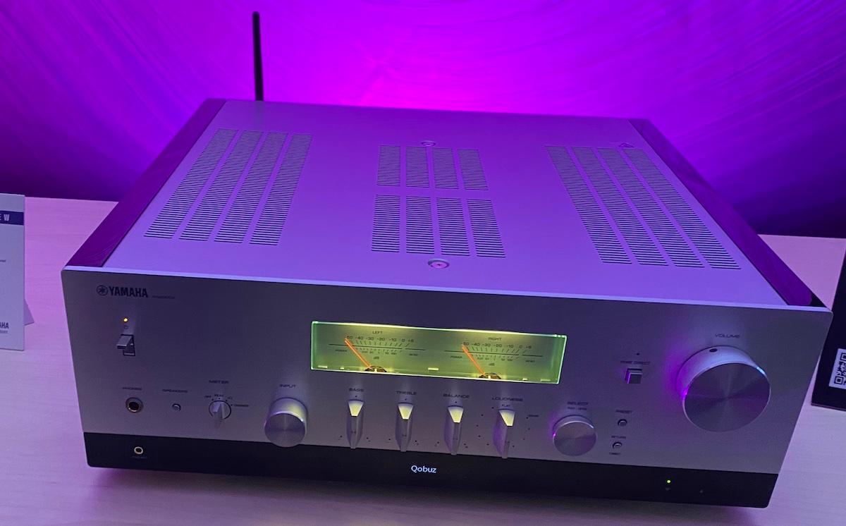 This integrated amplifier incorporates flagship technology for superior sonics. ae80a455 03 axpona yamaha r n2000a crop photo by bobby reed