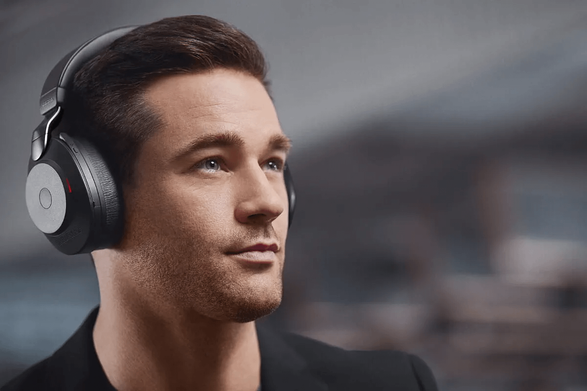 A man wearing Jabra Evolve2 85 headphones.