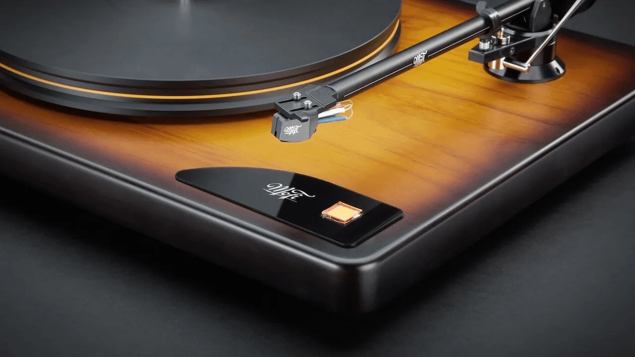 MoFi Electronics x Fender American Vintage Turntable.