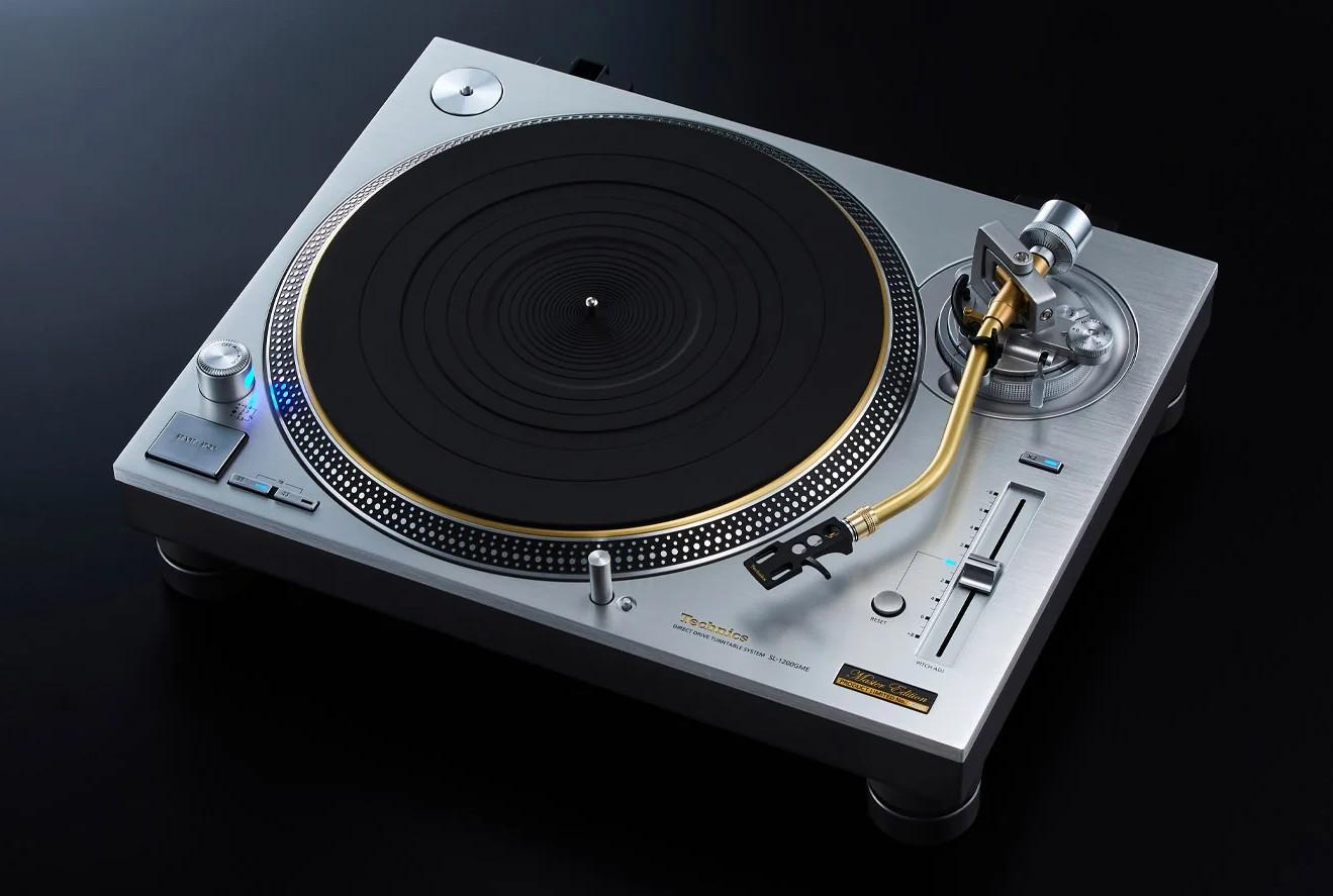 Technics SL-1200G Master Edition turntable.