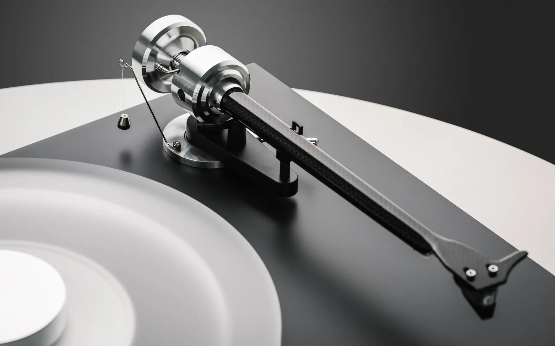 Close-up of the Pro-Ject Debut Reference 10’s carbon-aluminum tonearm and acrylic platter.